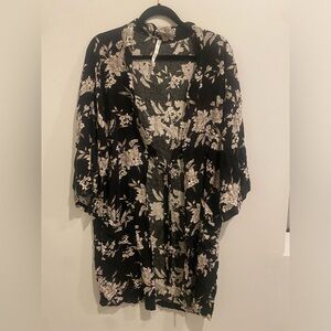 Cute black and white floral cover up one size - US M-L